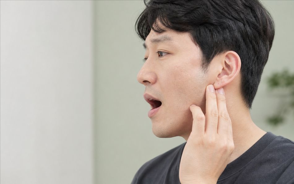 입을 벌릴 때 나는 턱관절 소리와 통증·잠김을 나누어 보는 기준